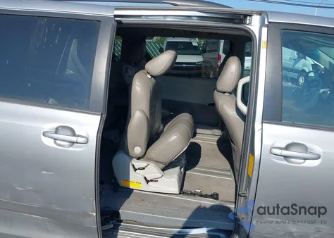 2011 Toyota Sienna Le V6 z USA, uszkodzony, nr VIN 5TDKK3DC6BS072605